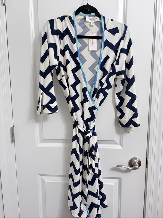 JB by Julie Brown Dresses & Skirts - JB by Julie Brown Navy and White Zigzag Wrap Dress